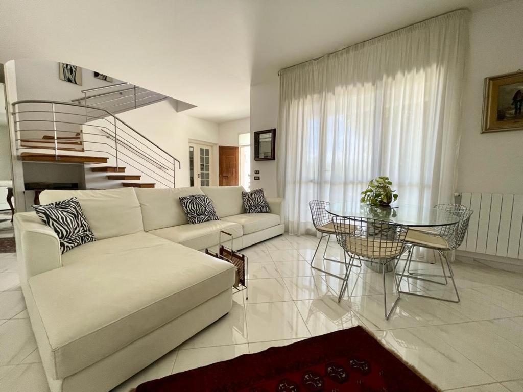 Villa Girasole 阿尔卡莫 外观 照片